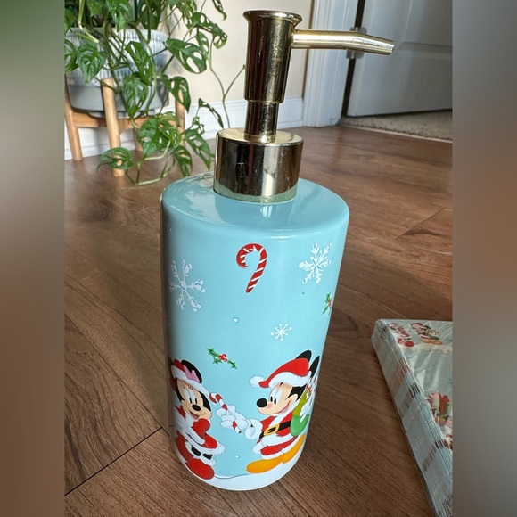 Disney Holiday Mickey & Friends Soap Dispenser and Matching Paper Hand Towels - Picture 3 of 8